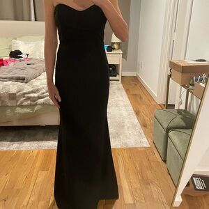 Lulu's Classic Black Strapless Gown